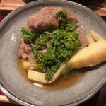 二条城ふる田 - 牛肉・新筍の花山椒鍋
      ※皿に取り分け後