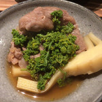 二条城ふる田 - 牛肉・新筍の花山椒鍋
      ※皿に取り分け後