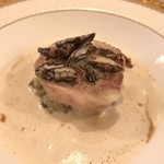 マ プール - 定番のお料理・モリーユ茸と柔らかな鶏肉