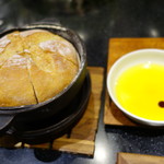 セララバアド - パンとオリーブオイル