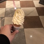 ジェラテリア アクオリーナ - レモンクリームのジェラートソフト（620円）税込