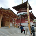 駿河屋 - 醫王殿と平和大塔