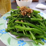 94 Thuy - 1803_94 Thuy -94トゥイー-_Sauteed Morning Glory with Garlic@80,000VND(ソテーニンニクほうれんそう)