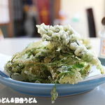 田舎うどん てつ - せりの天ぷら