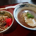 酒と飯の 喜口屋 - ラーメンと牛スキ丼 700円