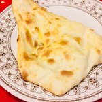 アクバル - おかわりナン。小サイズを作ってくれました。