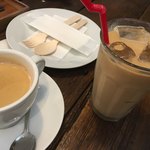 ガーデンカフェ オコジュ - ブレンドコーヒーとカフェラテ