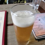 ごはんカフェ 蔵 - ランチ(1100円)はビーフハヤシ(ミニサラダ)と海老のバジルクリームパスタ(ミニサラダ&バゲット)、それにノンアルコールシャンディガフ(500円)も(^^♪
            シャンディガフで乾杯〜( ^ ^ )/□