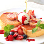 トバゴ カフェアンドバー - 朝食から夕方まで楽しめるパンケーキ