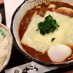Udon Resutoran Henkotsu - 「チーズ半玉カレーうどん」930円(税別)+「半ライス」
