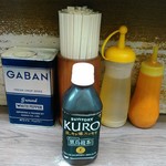 ラーメン二郎 - 卓上セットと黒烏龍茶