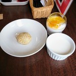 デザート（ごま団子・ココナッツババロア・杏仁豆腐）