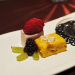 ブルガズ アダ - 伝統的トルコスイーツの盛り合わせ