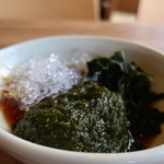 白金魚食堂 - あかもくとわかめの酢の物アップ