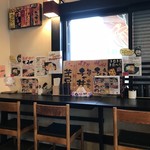 Oreno Ramen Kouta - 小上がり席、カウンター席、テーブル席ございます店内。