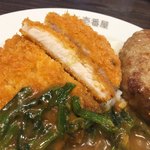 CoCo壱番屋 - 『ほうれん草カレー／2辛』に
『手仕込とんかつ』
『チーズインハンバーグ』を トッピング。
合計 1,329円（税込）