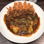 CoCo壱番屋 - 『スパイスカレー THE ポーク（期間限定）／2辛』に
『手仕込とんかつ』『野菜』を トッピング。
合計 1,621円（税込）