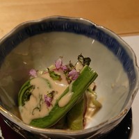 あ吽 - 先付 宮城県産ハツ 山菜揚げ浸し。