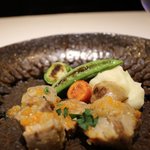 PRIMO - シストロン産仔羊バラ肉の軽い白ワイン煮込み、じゃがいものプレア添え