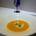 PRIMO - 有機にんじんのズッパ、パルミジャーノチーズのニョッキを浮かべて