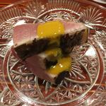 津の守坂 小柴 - お造り２：メジ鮪の炙り　黄身酢
