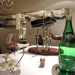 AKI NAGAO - 奇天烈なマシンでワインを♪