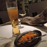 AKI NAGAO - 従兄弟を待つ間、一人ビールを飲む(*´∀｀*)