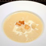 ラトリエ プリュ - カリフラワーのスープ（本日のスープ）