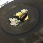 ウシマル - ヤリイカの活イカとスルメイカと、イカ墨入りウィンナー