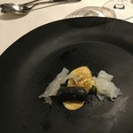 ウシマル - ヤリイカの活イカとスルメイカと、イカ墨入りウィンナー