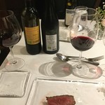 ウシマル -  九十九里オーシャンビーフのロースをレアにてと鹿のハンバーグ