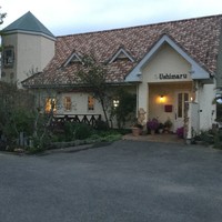 ウシマル - 夕刻のお店では次々と紳士淑女が宴を開始