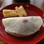 ティーショップ夕日 - 桜餅のようなお菓子にあられ