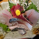 梅月 - 鮪２、白身２と２、鰹たたき、鯖、鰯