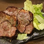 飲んべぇ食堂 らくだ屋 - 燻製豚ロース焼き(ハーフ)