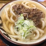 本格手打 いわしや 西宮店 - 肉うどん。出汁は肉の甘さもあります。