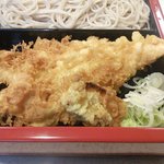 Kinsei An - 天ぷらアップ　温かいそばor天丼の方が合いそうなゴツゴツした食感。