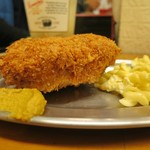 立ち呑み しゅう - 自家製ミンチカツ、分厚い！