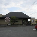 蕎麦や 銀次郎 - お店は県道１７号線沿い古賀町の信号近くにあります。