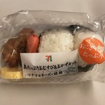 セブンイレブン - 具たっぷり おむすび&おかずセット 298円(税込)