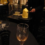 ガストロノミー ジョエル・ロブション - でっかいバターの塊を削いで・・・・