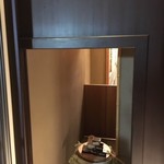 鮓家一 - にじり口のような入口