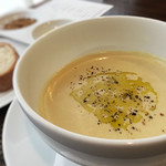 サラマンジェ ド ヨシノ - 三浦産新玉葱とひよこ豆のポタージュ