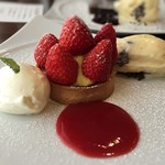 サラマンジェ ド ヨシノ - 苺とクレード・ド・パティシエールタルト