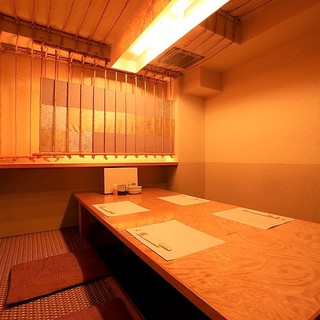 カウンター席以外《全席個室》。安らぎの空間で至福のひと時を