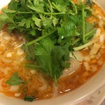 中華四川料理 飛鳥 - パクチー足したよ。担々麺