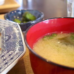お食事処 あかな屋 - 2018年4月　味噌汁とキュウリのキューちゃん
