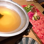 もつ唐と水炊きもつ鍋 由乃 本山店 - 昆布とあごだしで、しゃぶしゃぶ