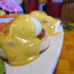 Cheeseburger In Paradise - エッグベネディクトのアップ(2018年4月)