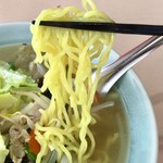 中華レストラン 東東 - 塩タンメン　麺アップ